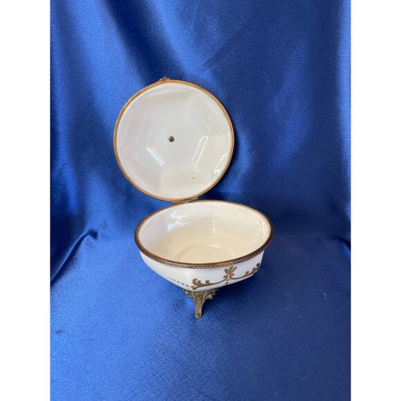 Antique Porcelain and Brass French Victorian Design Footed Powder or Trinket Box - Picture 5 of 9